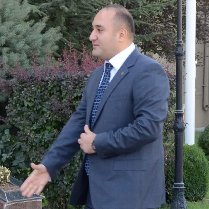 Milletvekili danışmanı iş isteyen vatandaşa silah çekti - Resim: 1